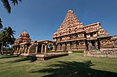 The great Chola temples of Tamil Nadu - The Brihadisvara temple of Gangaikondacholapuram. The Kailasa South (Tenkailasa) shrine with the great vimana towering behind. 